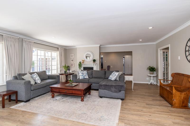 4 Bedroom Property for Sale in Constantia Western Cape